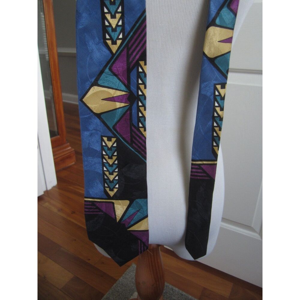 STUNNING  BLUE & PURPLE  GEOMETRIC  SILK TIE BY MEZZANO